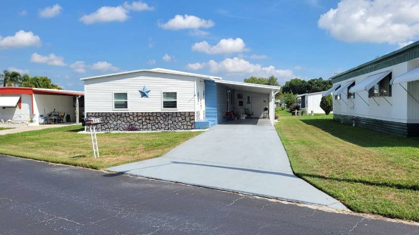 Dundee, FL Mobile Home for Sale located at 181 Juniper Dr. West Dell Lake Village